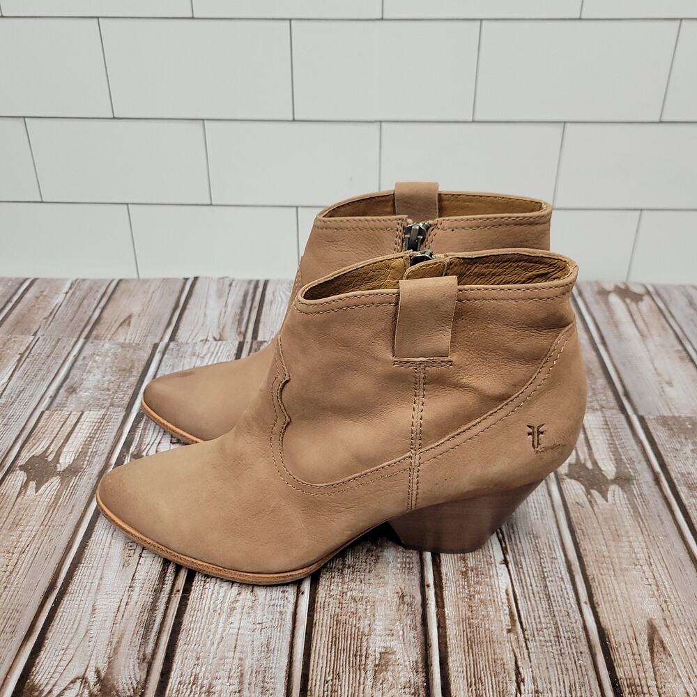 Frye Womens Tan Leather Ankle Booties Size 8.5 Side Zip Western Heel